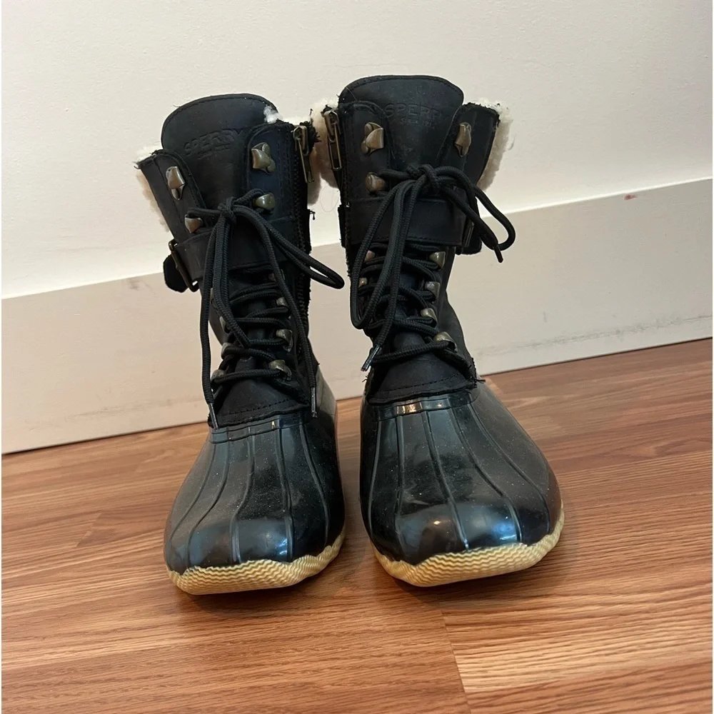 Sperry Top-Sider Black Boots with Cream Fur Lining
